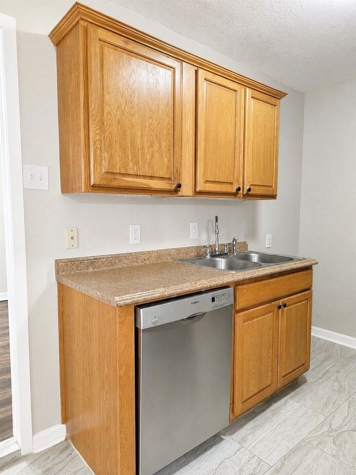4412 Central Ln - Photo 3 of 14