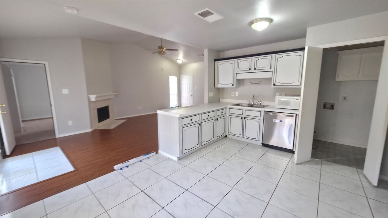 4514 Carmel Ln - Photo 5 of 12