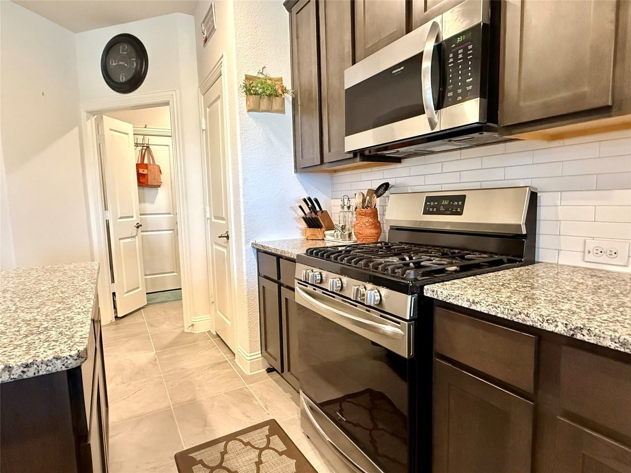 2704 Ainsworth Rd - Photo 5 of 30
