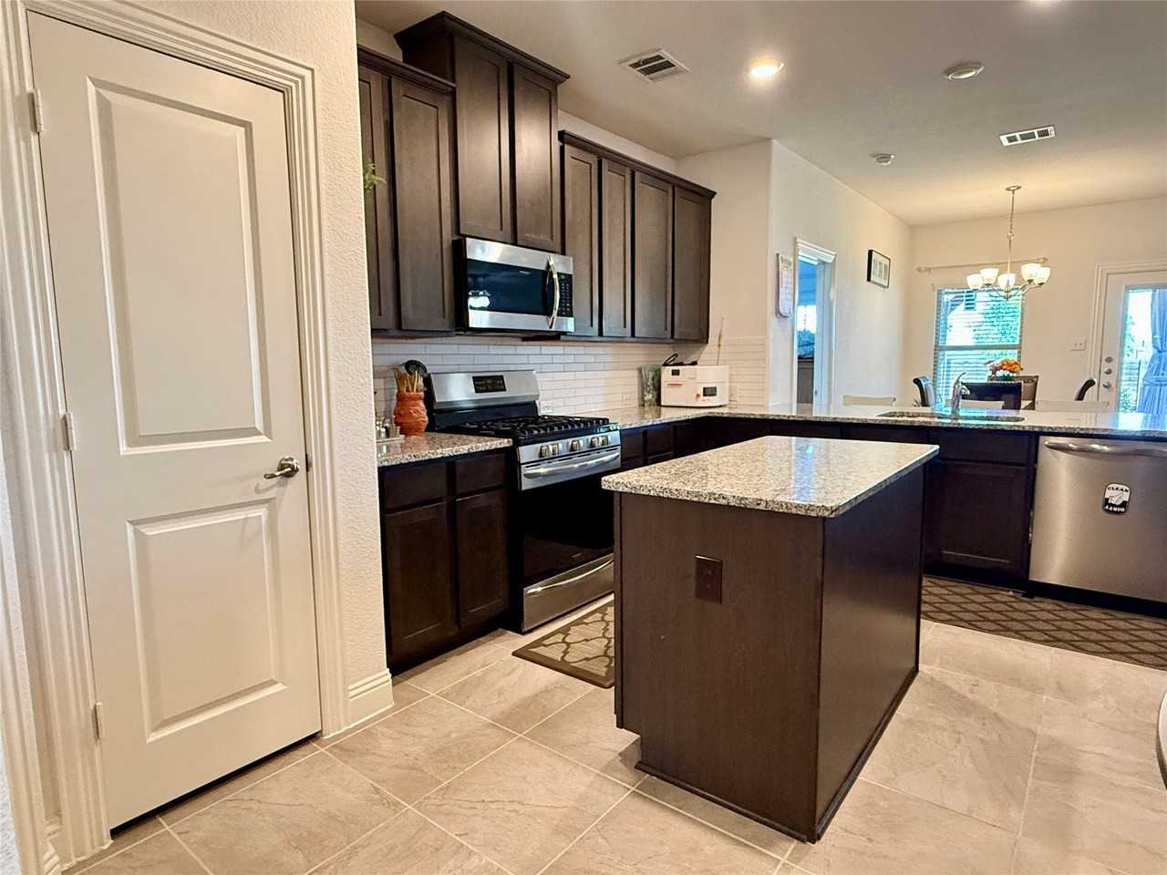 2704 Ainsworth Rd - Photo 6 of 30