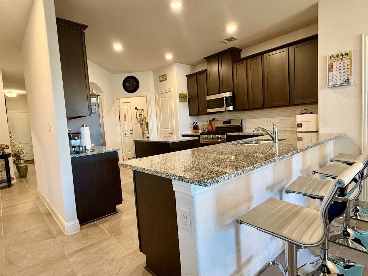 2704 Ainsworth Rd - Photo 7 of 30