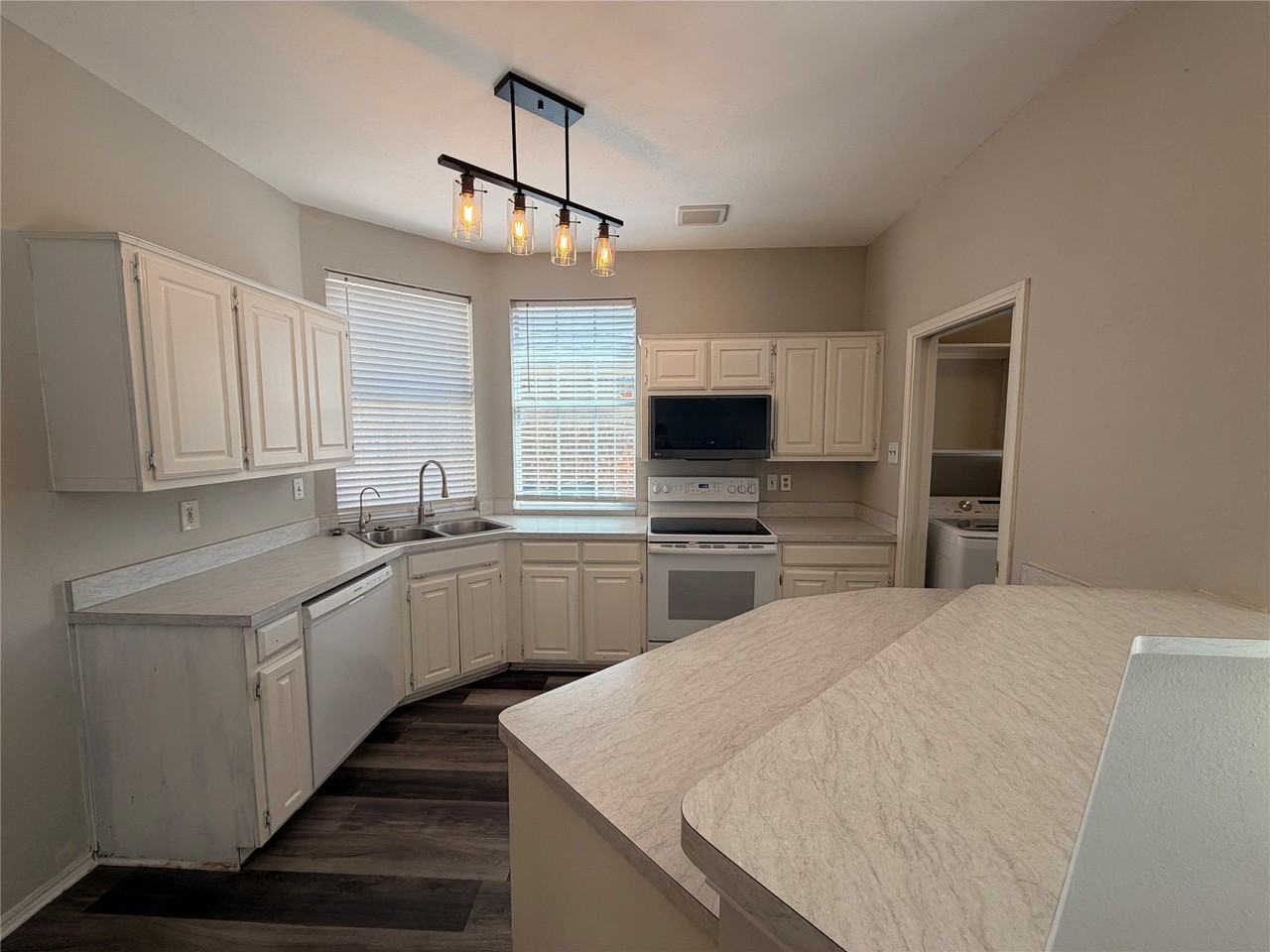 342 Arbor Ct - Photo 5 of 19