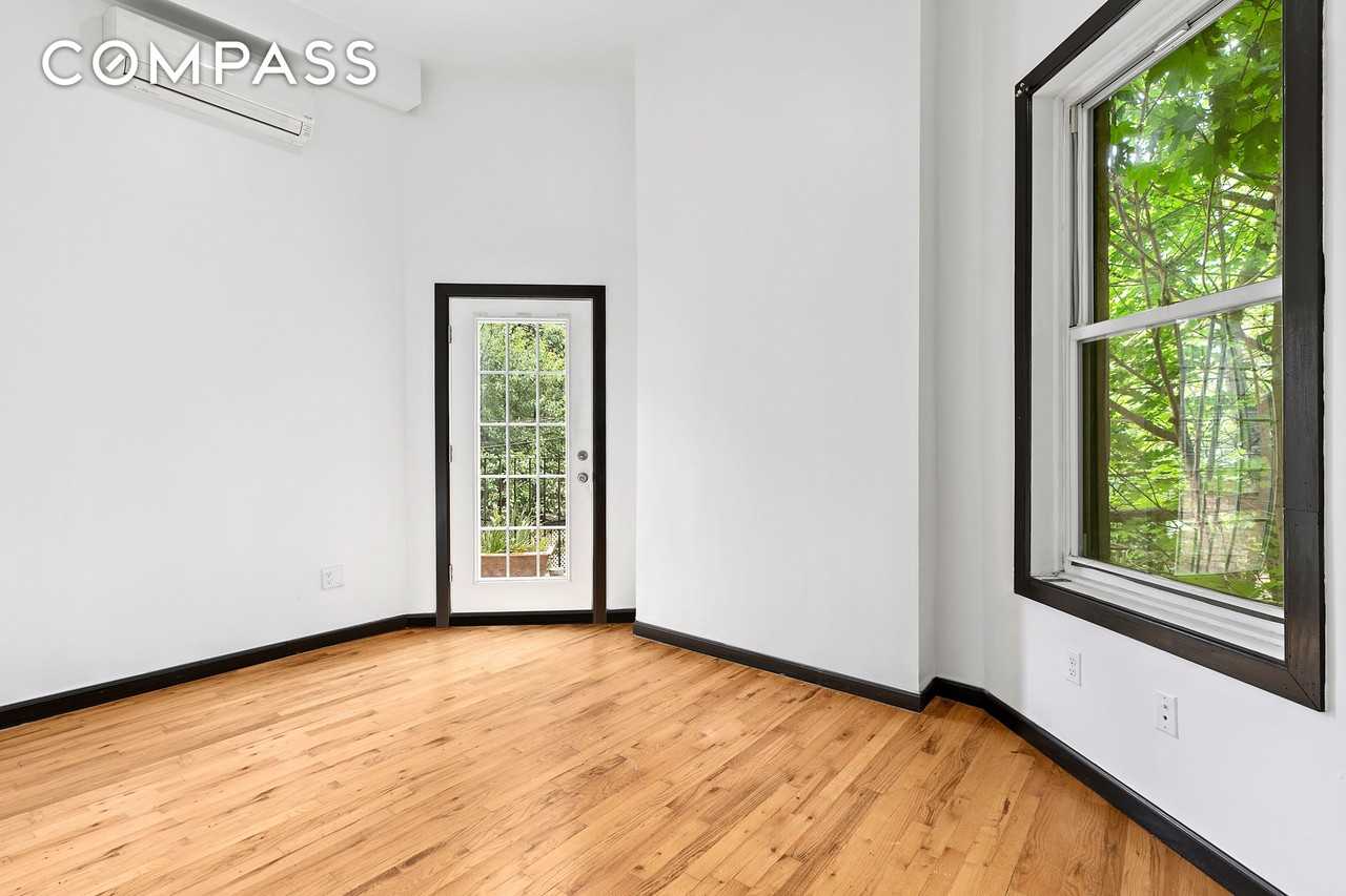 1178 Dean St #2 - Photo 5 of 10