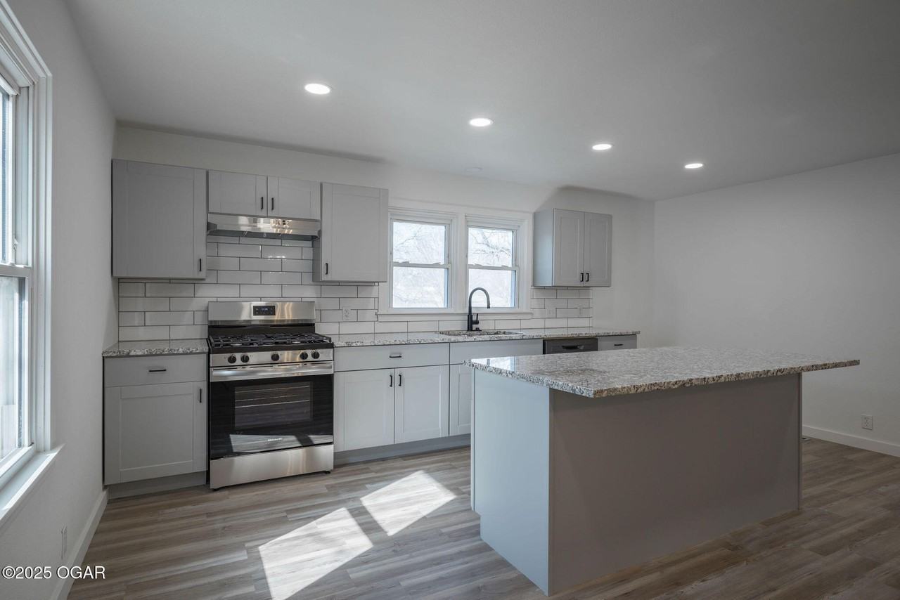 1304 Massachusetts Ave - Photo 5 of 14