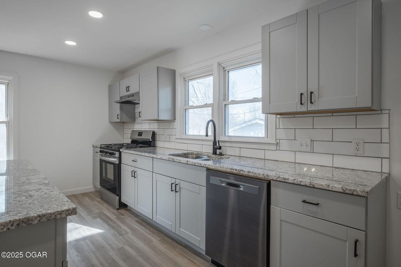 1304 Massachusetts Ave - Photo 6 of 14