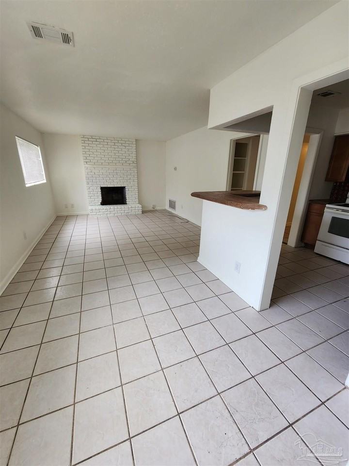 605 Edison Dr - Photo 2 of 9