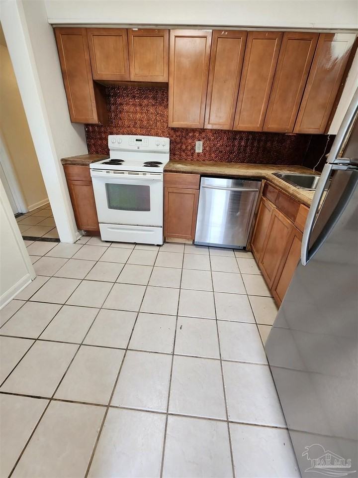 605 Edison Dr - Photo 3 of 9
