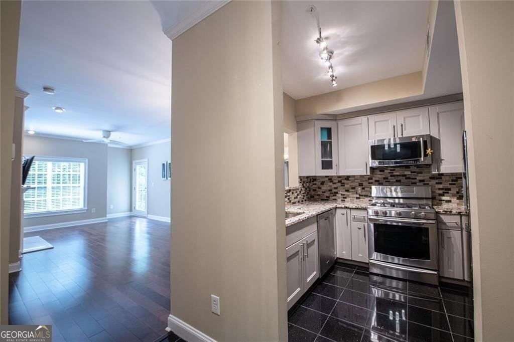 3275 Lenox Rd Ne - Photo 4 of 32