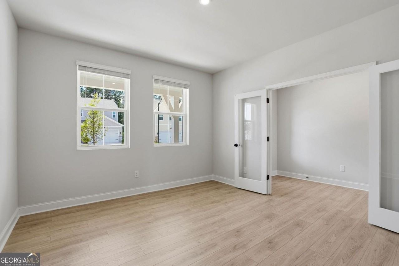 142 Henley St - Photo 4 of 24