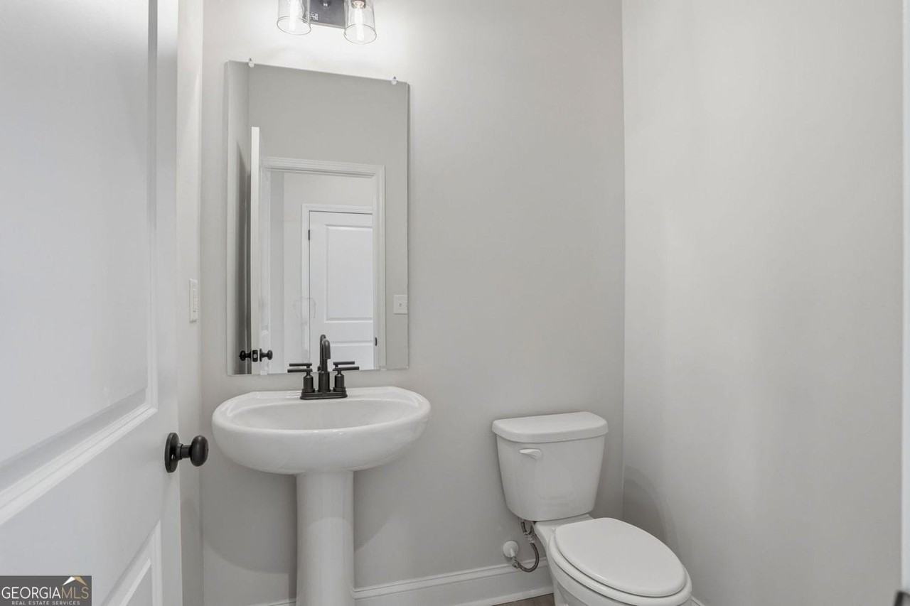 142 Henley St - Photo 5 of 24