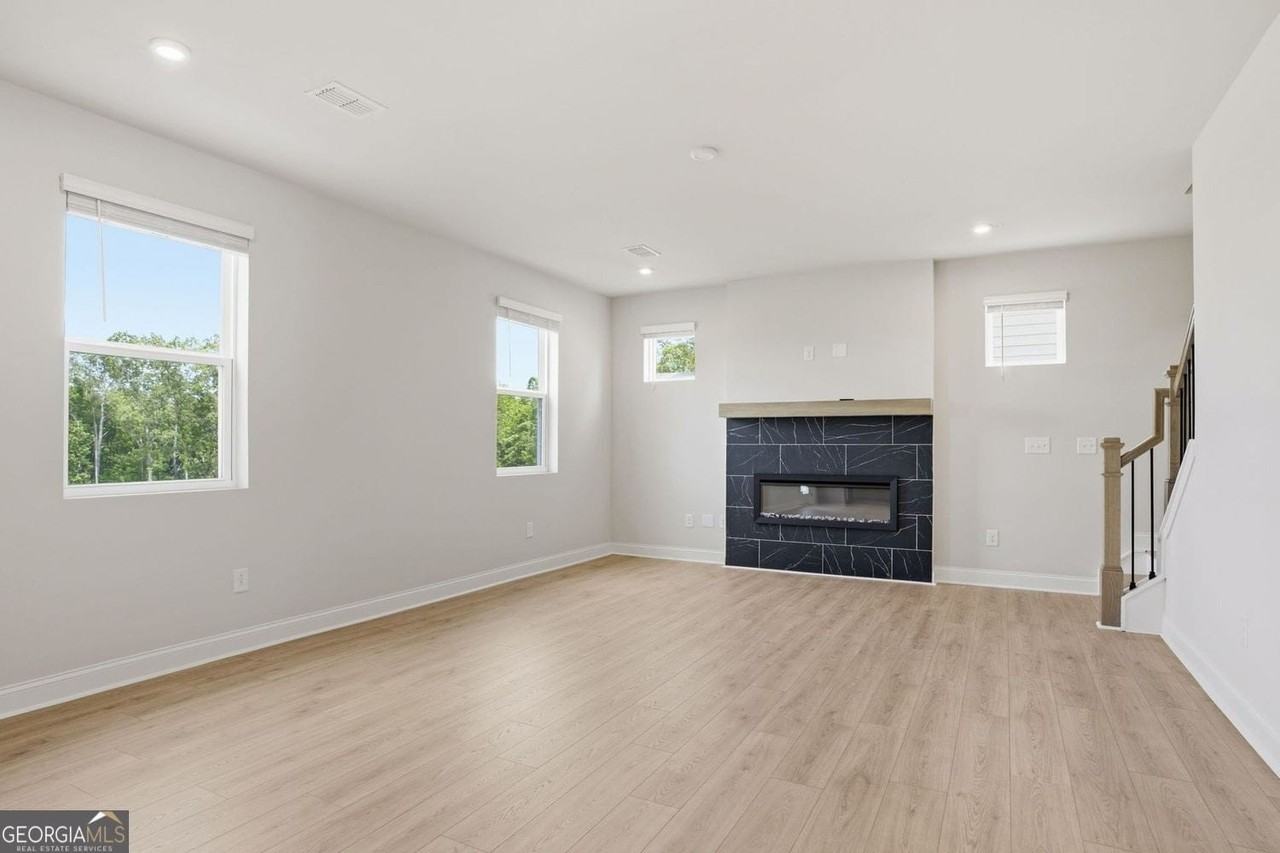 142 Henley St - Photo 7 of 24