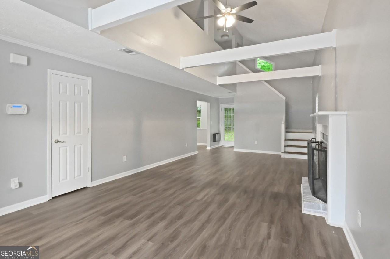 5883 Brookside Dr Se - Photo 2 of 18