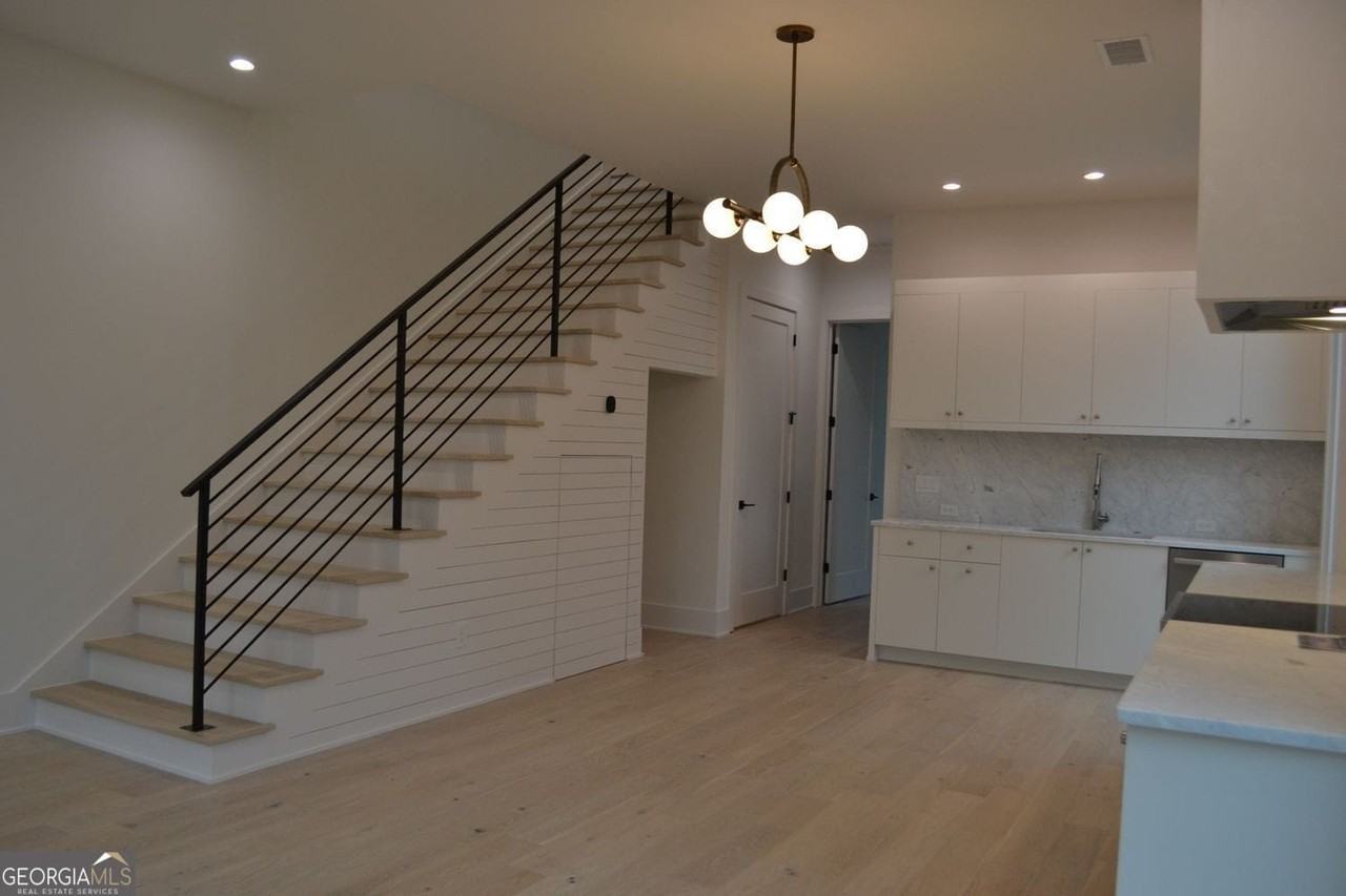 370 2nd St - Photo 4 of 20