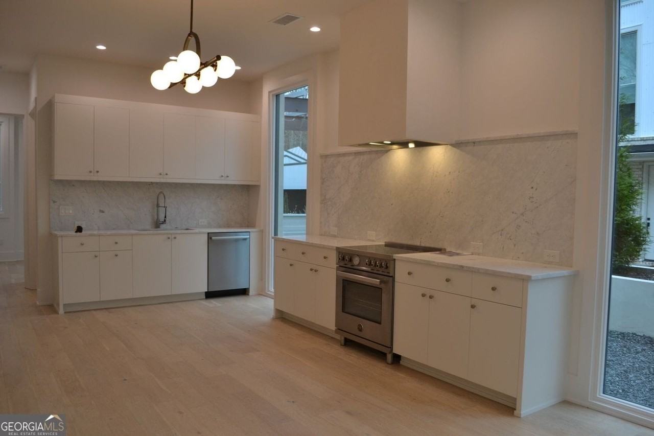 370 2nd St - Photo 5 of 20