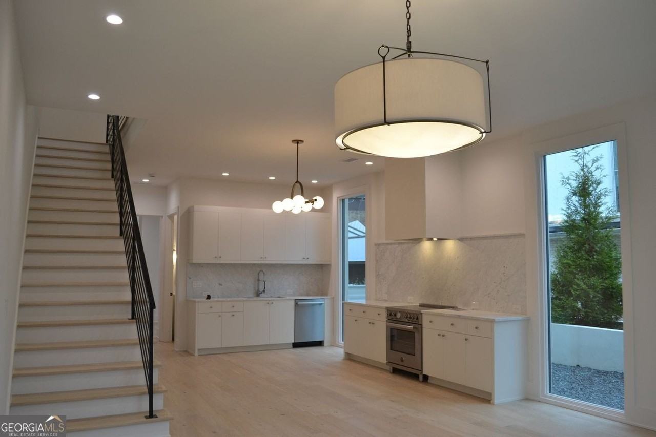 370 2nd St - Photo 6 of 20