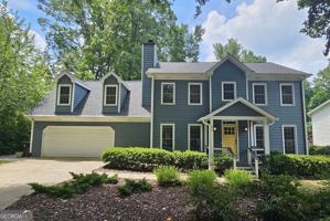 featured image of 290 Oakmere Dr