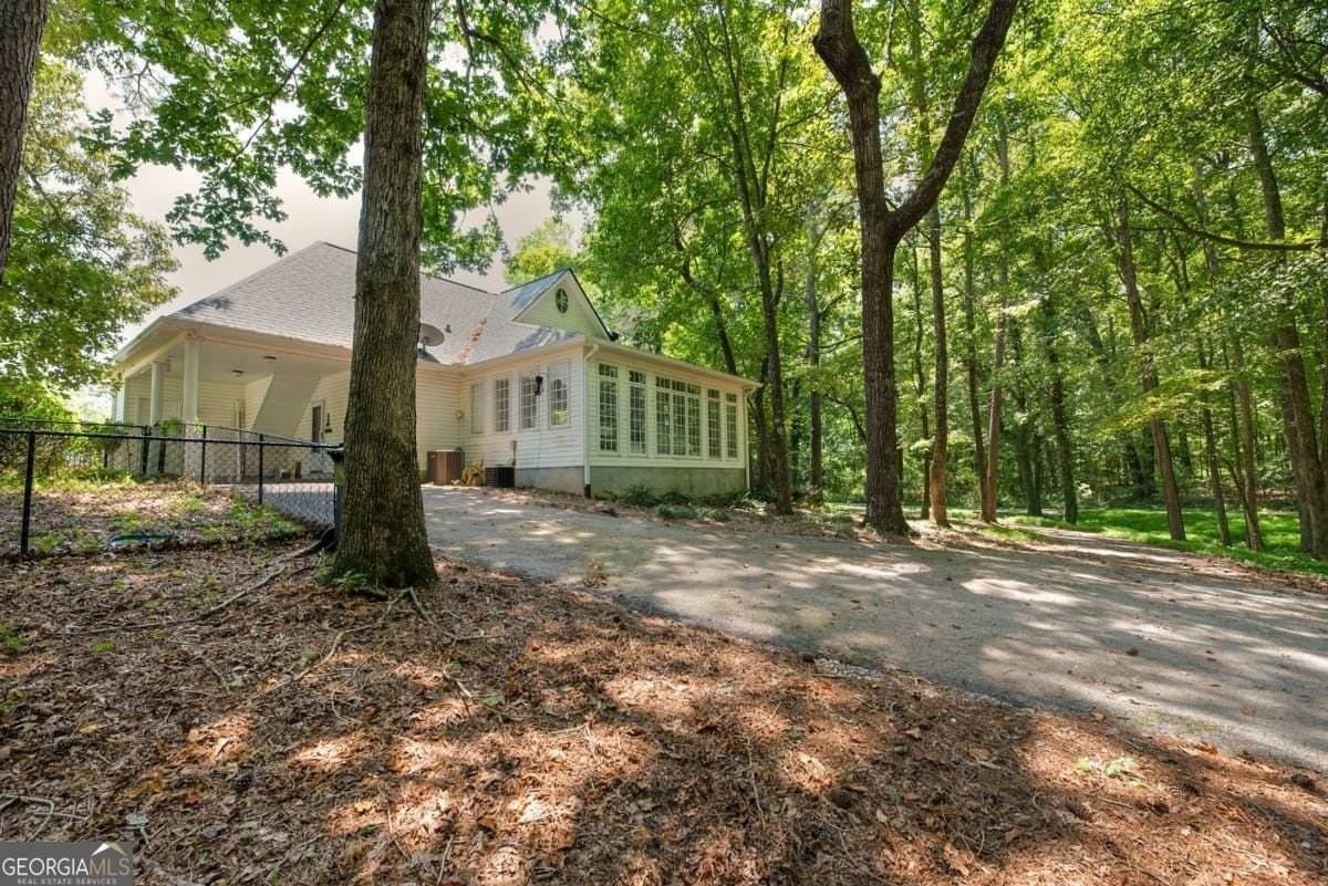1031 Sandy Creek Rd - Photo 2 of 20