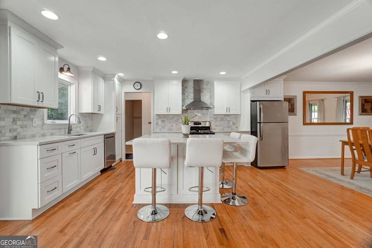 295 Oakmere Dr - Photo 2 of 30