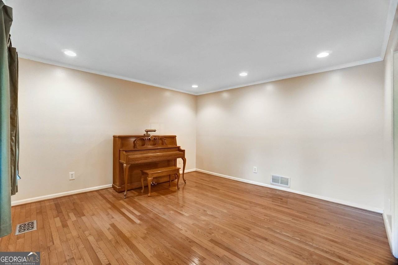 295 Oakmere Dr - Photo 7 of 30