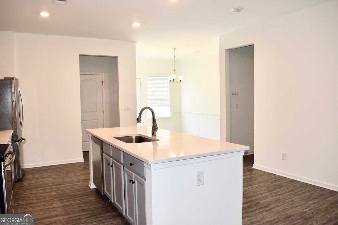 541 Ruths Dr - Photo 7 of 43