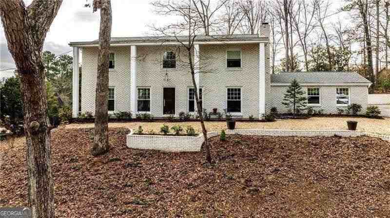 800 Glenairy Dr