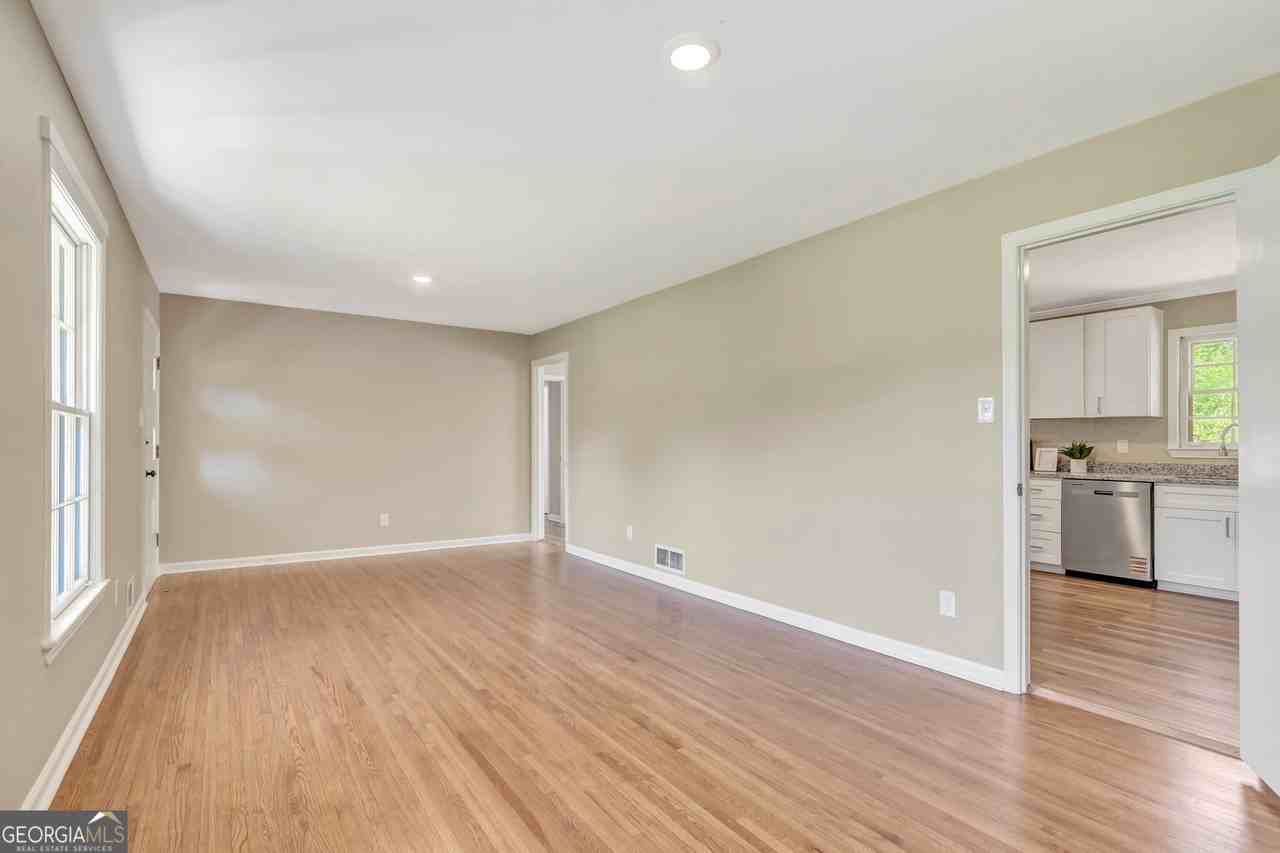 335 Kelly Dr - Photo 3 of 17