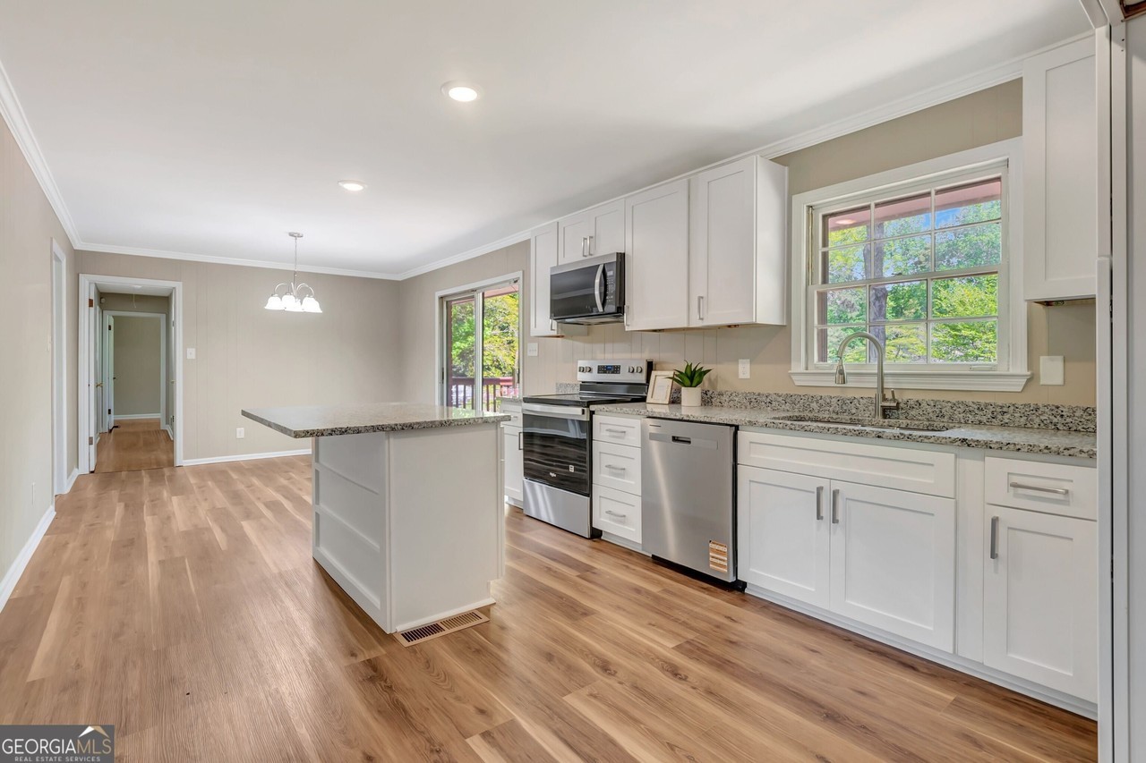 335 Kelly Dr - Photo 4 of 17