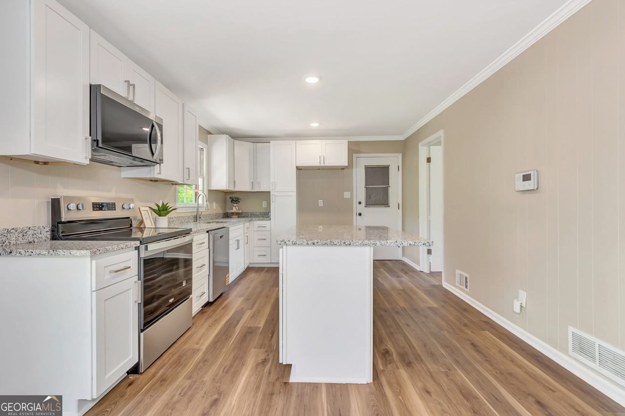 335 Kelly Dr - Photo 5 of 17
