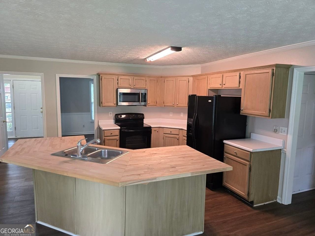 724 Jamie Way Ne - Photo 2 of 15