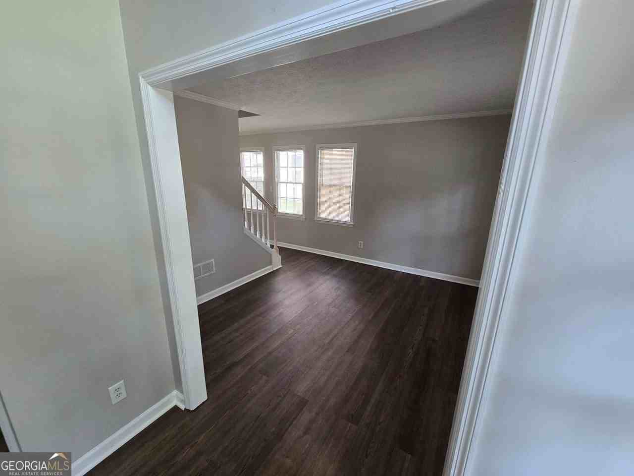 724 Jamie Way Ne - Photo 3 of 15