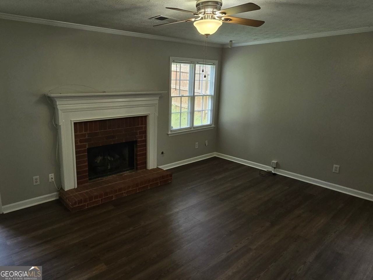 724 Jamie Way Ne - Photo 5 of 15