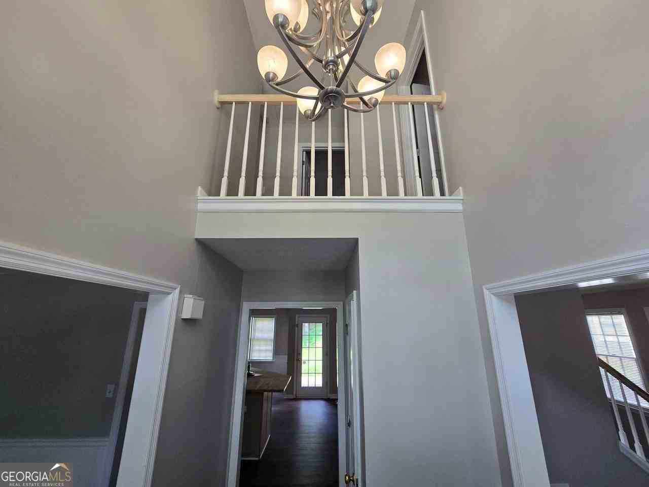 724 Jamie Way Ne - Photo 6 of 15