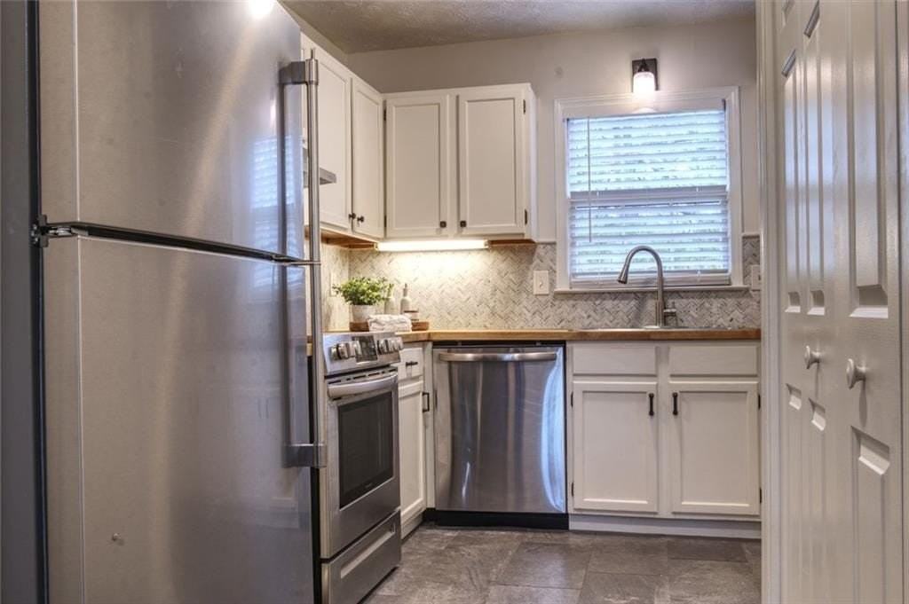 587 Wedgewood Dr - Photo 4 of 9