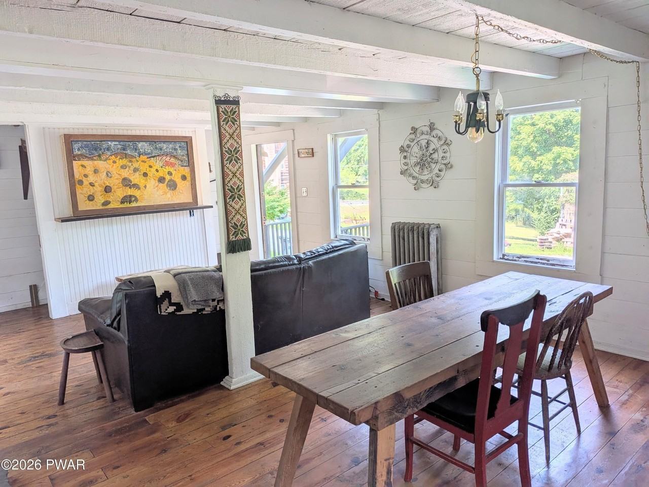 105 Delaware Dr - Photo 3 of 8