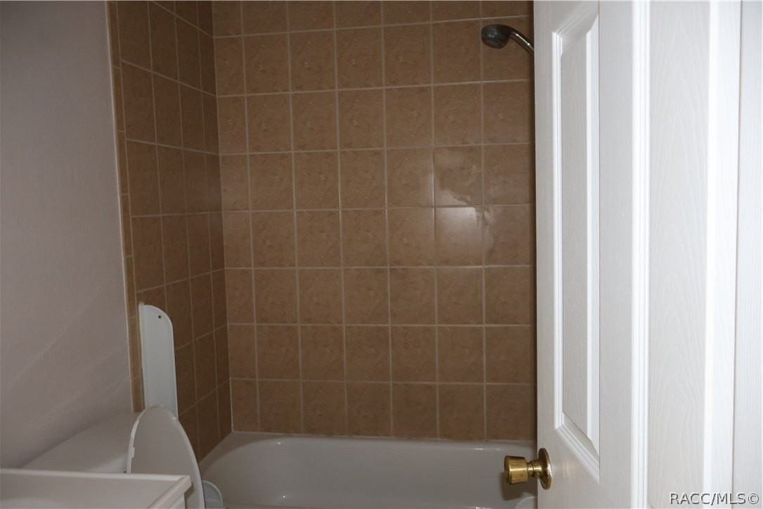 9047 N Travis Dr - Photo 6 of 7