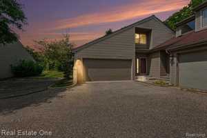 featured image of 701 Charing Ct