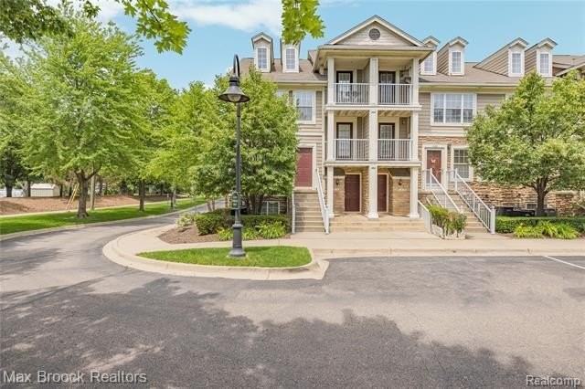 1071 Beaver Run - Photo 2 of 32
