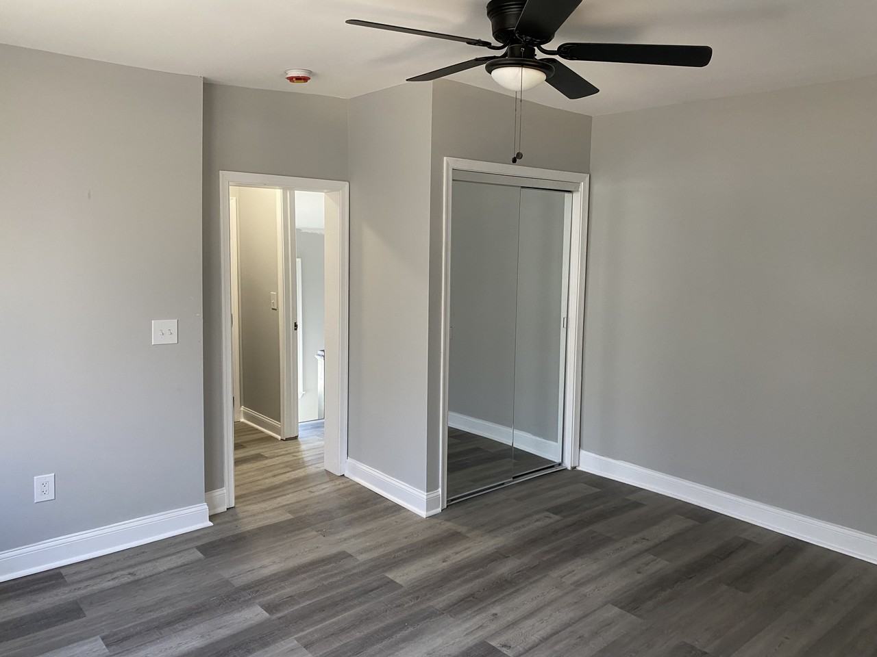 4310 Ridgewood Avenue - Photo 2 of 11