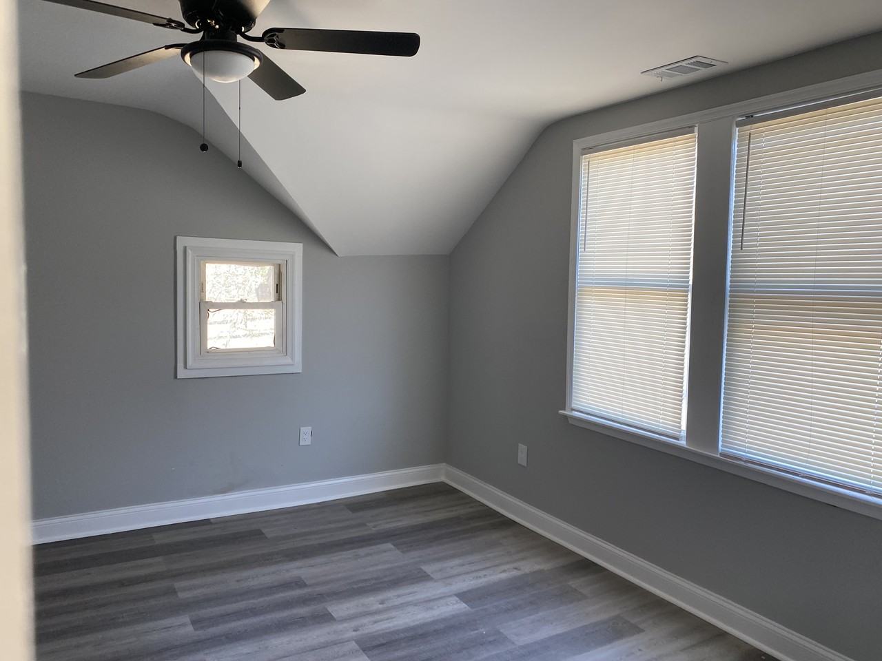 4310 Ridgewood Avenue - Photo 4 of 11