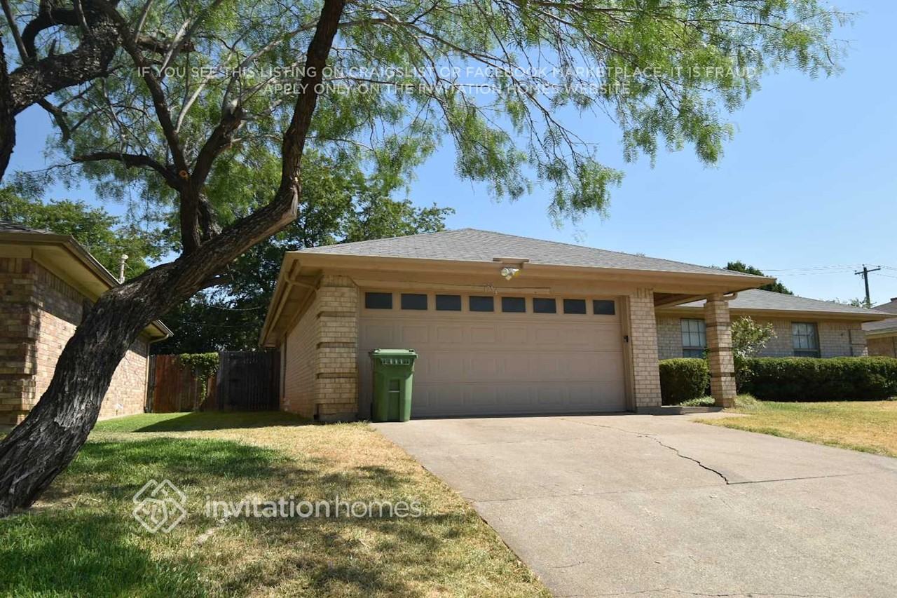 7533 Janetta Dr - Photo 2 of 6