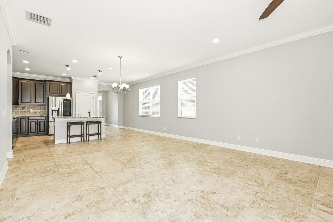 19367 Long Lake Ranch Blvd #1 - Photo 4 of 22