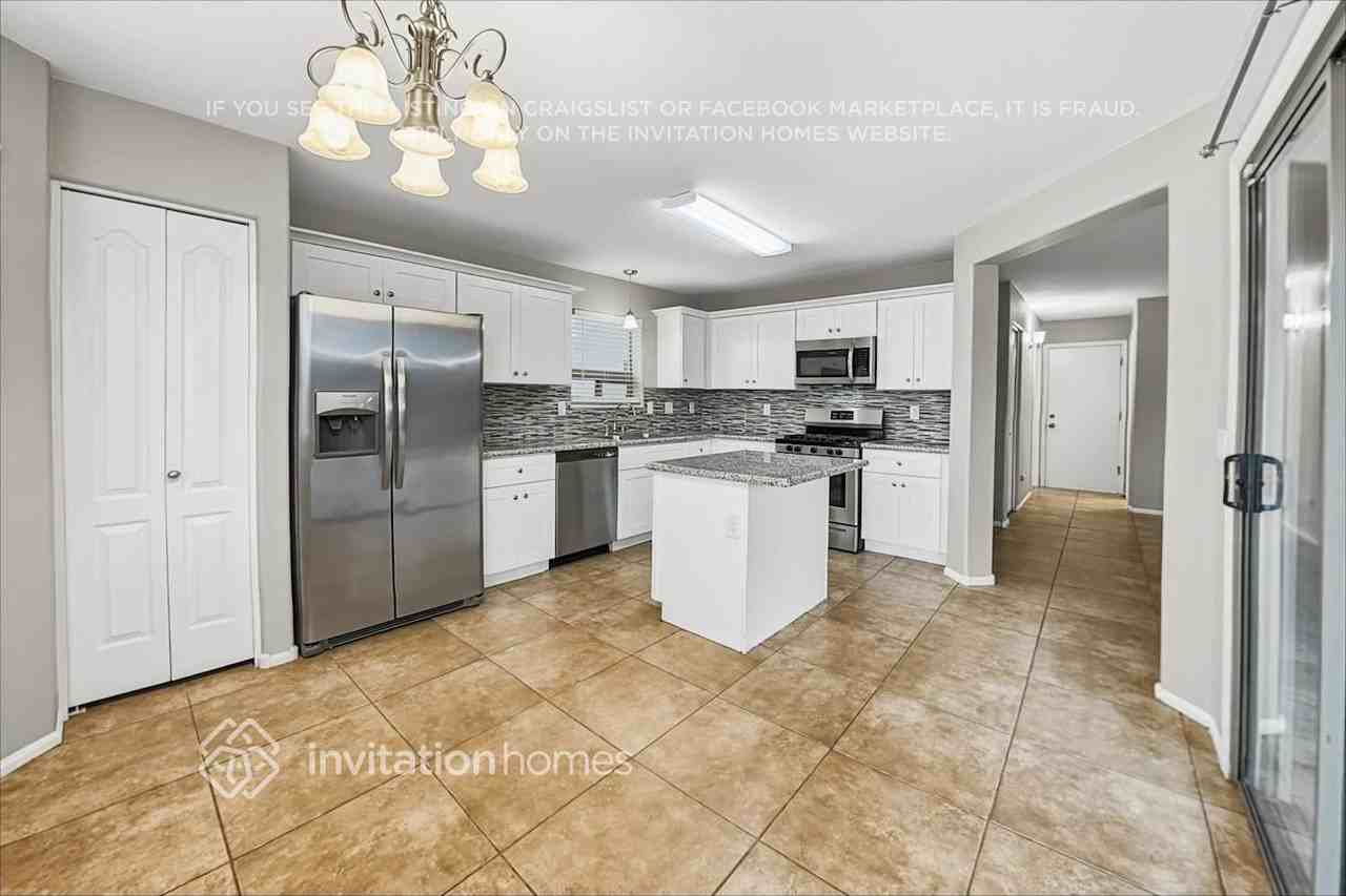 447 W Corriente Ct - Photo 7 of 20