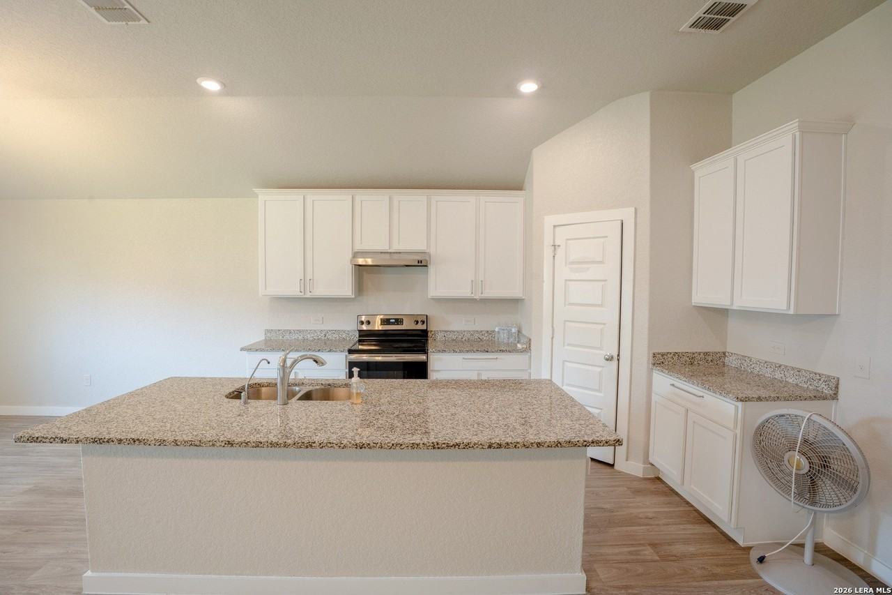 7654 Champion Crk - Photo 7 of 21