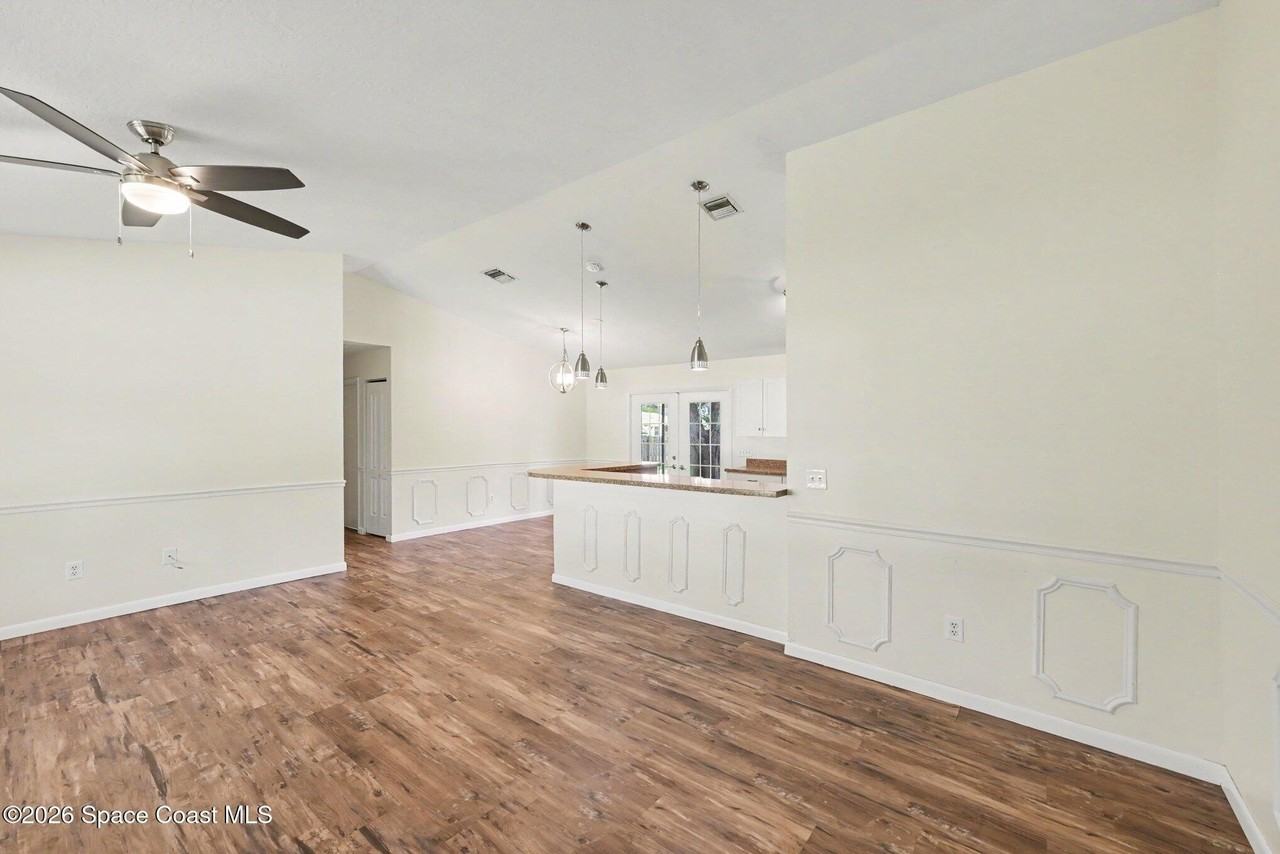 1242 Laconia St - Photo 3 of 18