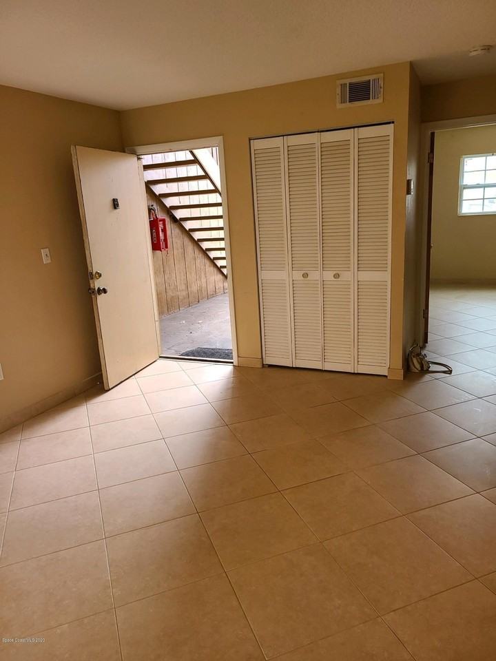 131 Bristol Ct - Photo 3 of 7