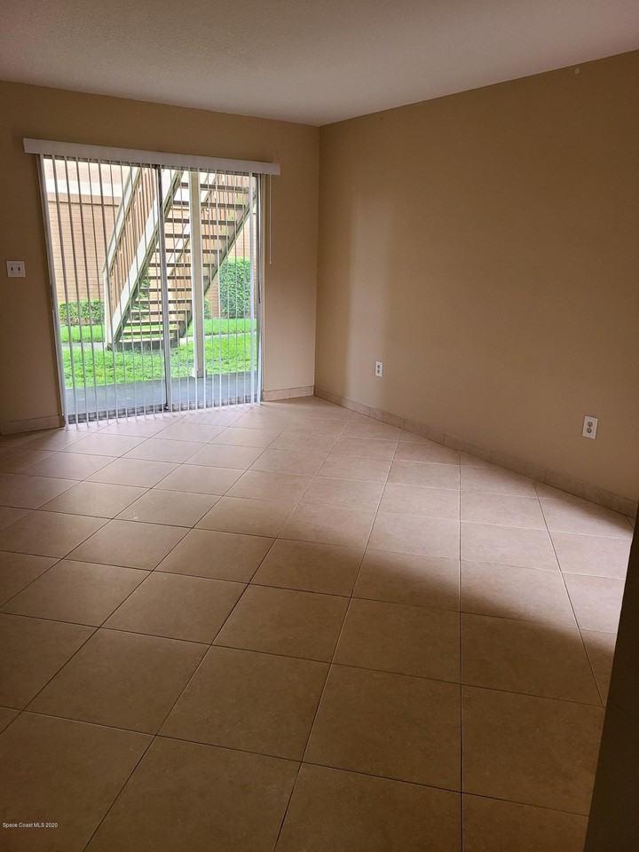 131 Bristol Ct - Photo 4 of 7
