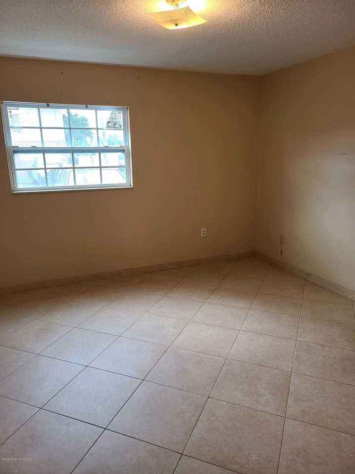 131 Bristol Ct - Photo 6 of 7