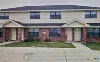 featured image of 1010 Lansberry Ct #B