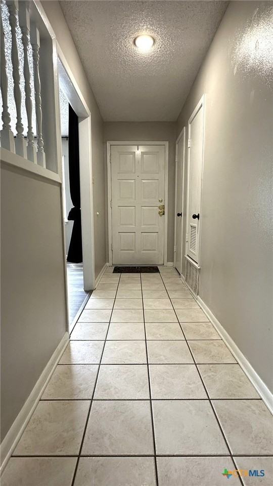 708 Creek St - Photo 3 of 15