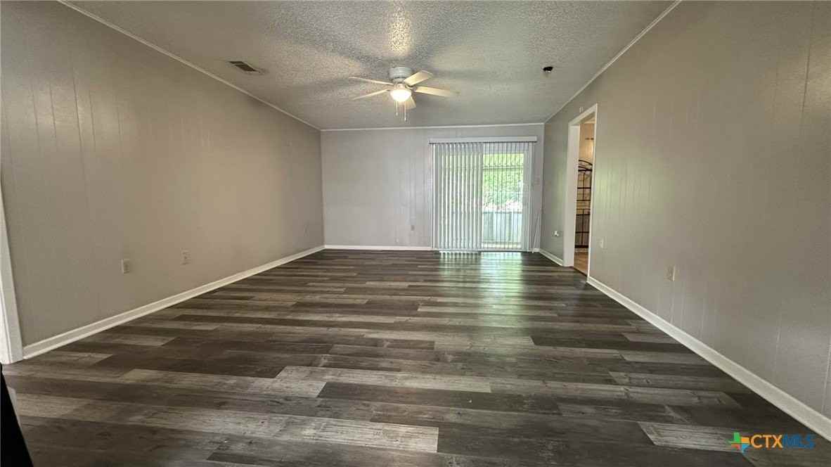708 Creek St - Photo 4 of 15